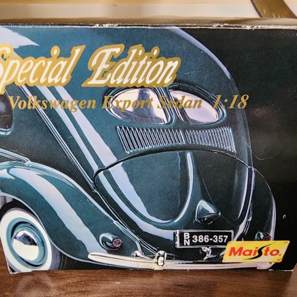 Maisto Special Edition 1951 Volkwagen Export Sedan 1:18 - Picture 6 of 11